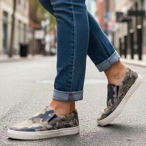 J/SLIDES NYC Harry Camo Suede Platform Sneakers 7 Slip On Washed Out Lived In